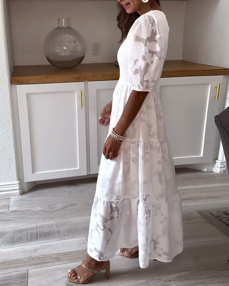 Elegant klänning med mellanärm och vit spets