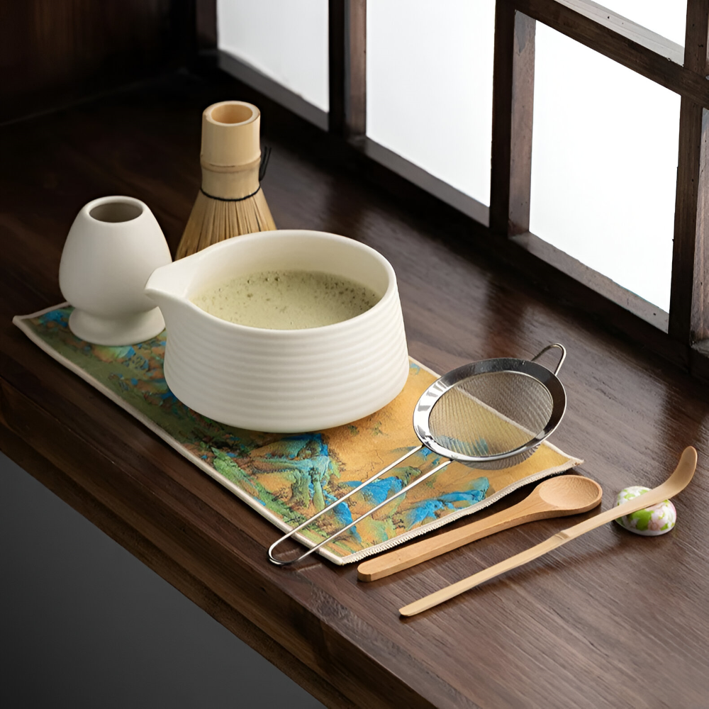 Vackert 8-delars matcha-kit med keramikskål & traditionell bambuvisp. Förbered äkta matcha-te.