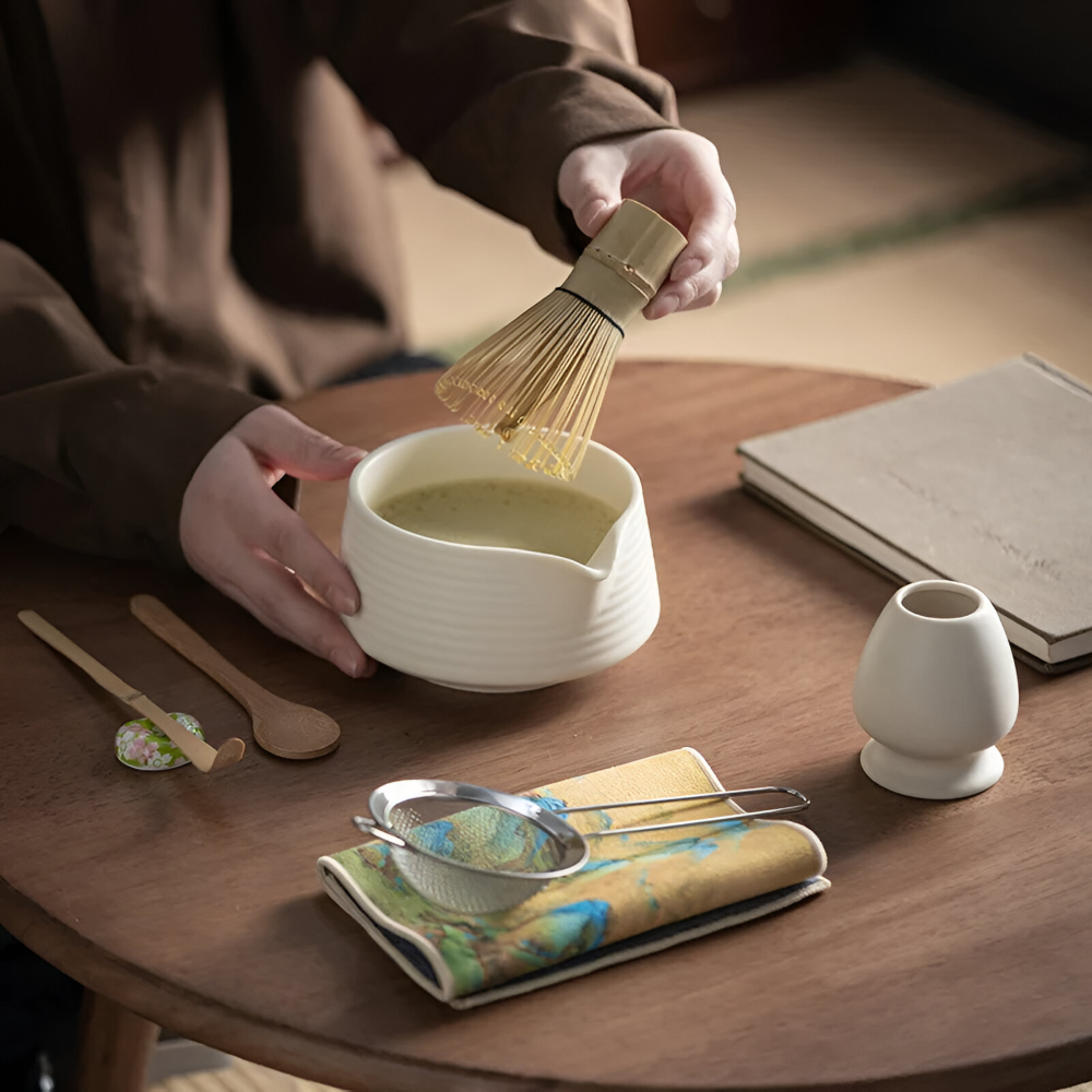 Matcha-teservis i premiumkvalitet, komplett med chawan, chasen & skopa. Idealisk för tekännare.