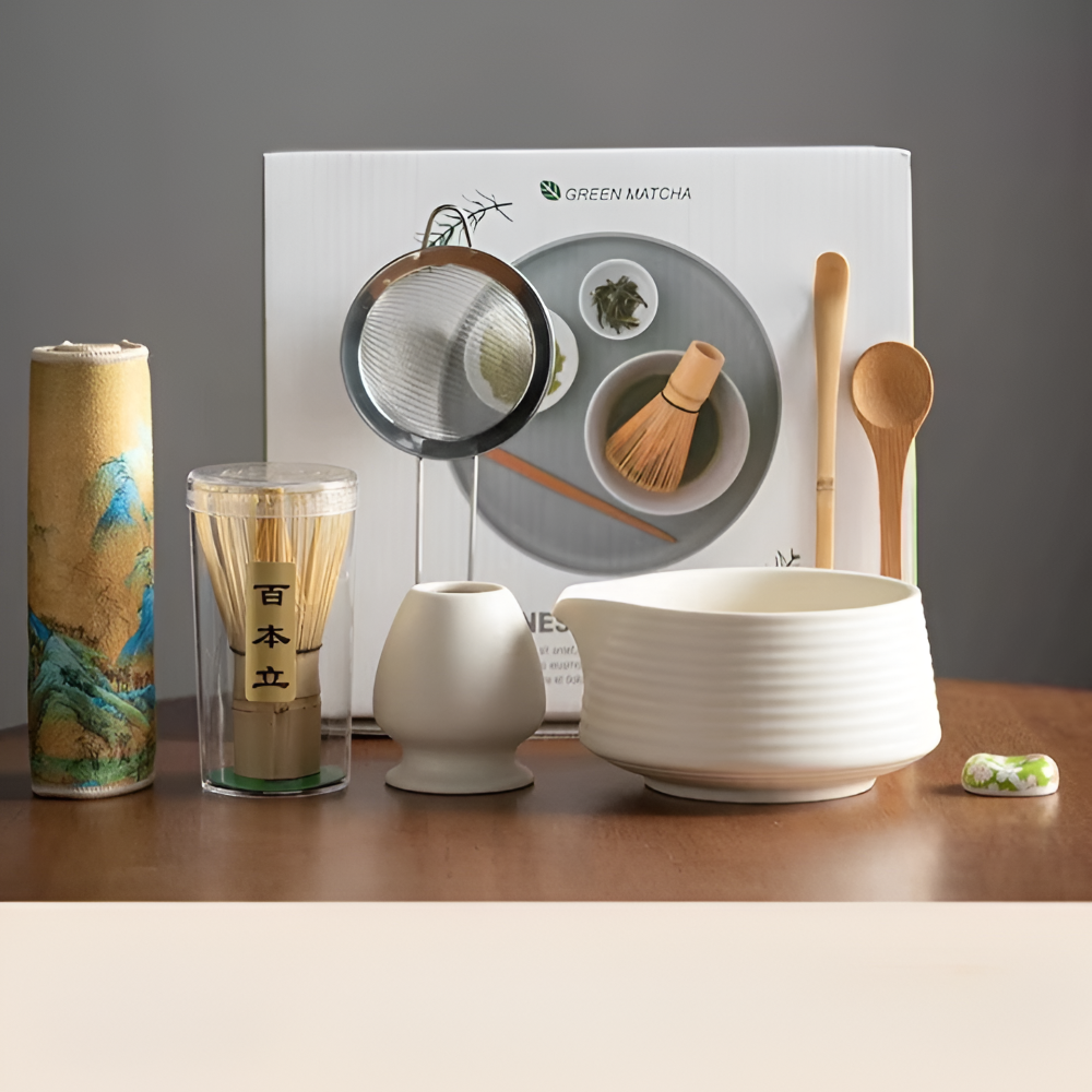 Autentiskt japanskt matcha-set, 8 delar. Inkluderar matchaskål, bambuvisp, tesked och sil. Presenttips!