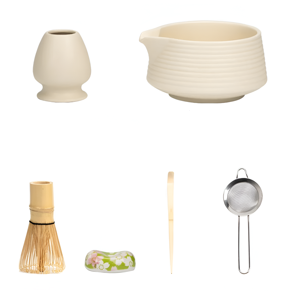 Grön keramik matchaskål (chawan) från ett 8-delars matcha-set, perfekt för japanskt te.