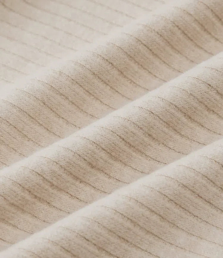 Modern cardigan med fladdermusärmar och trendig ribbad design