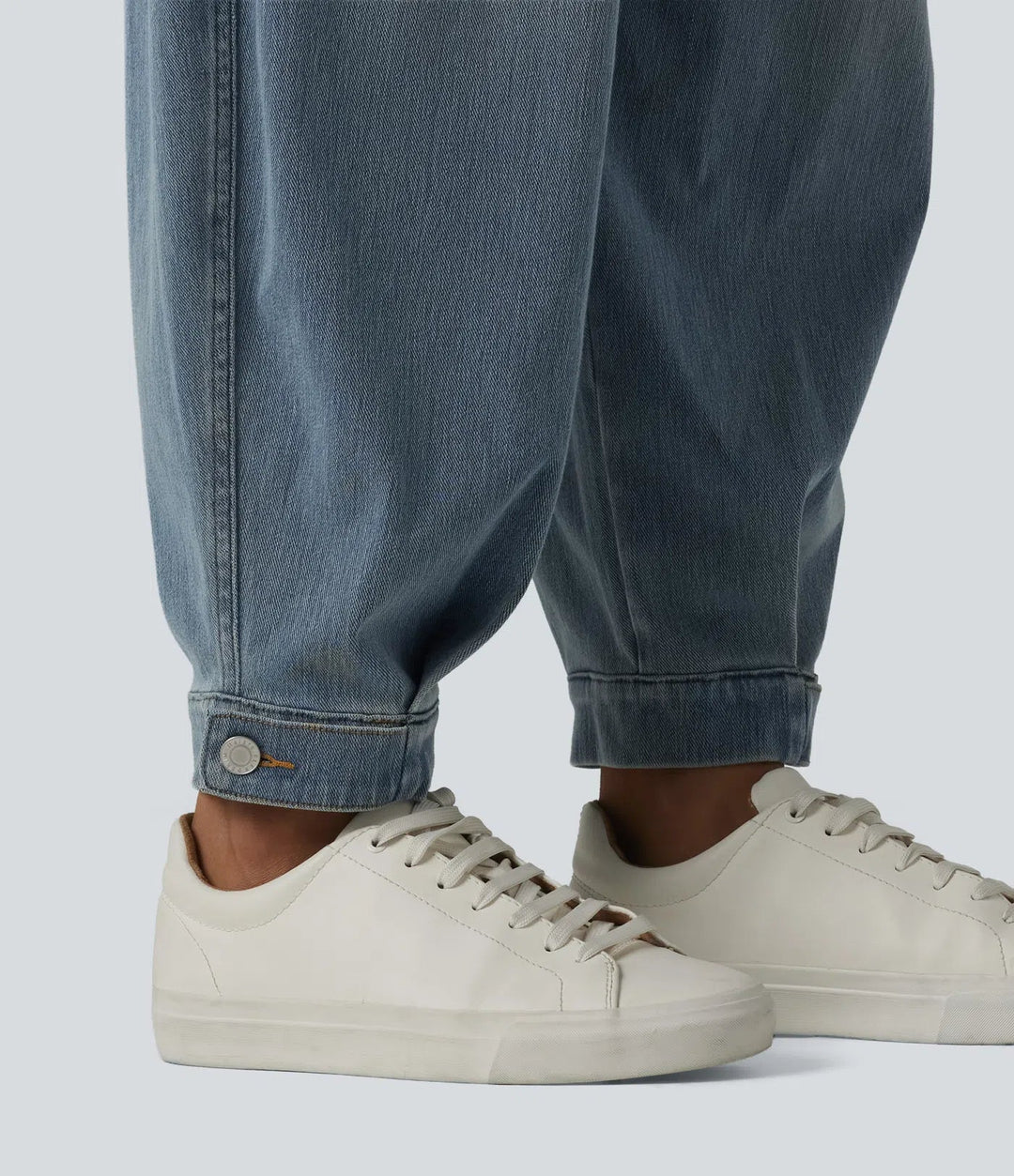 Detalj på benslut på sköna damjoggers