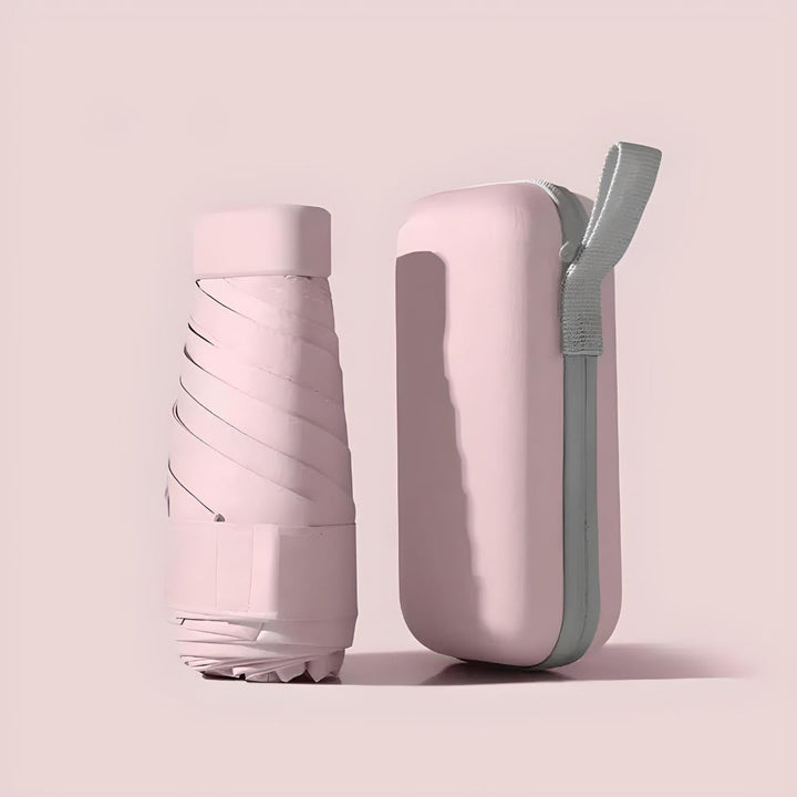 Hopfällbart paraply i handen som visar sin smidiga och lätta design