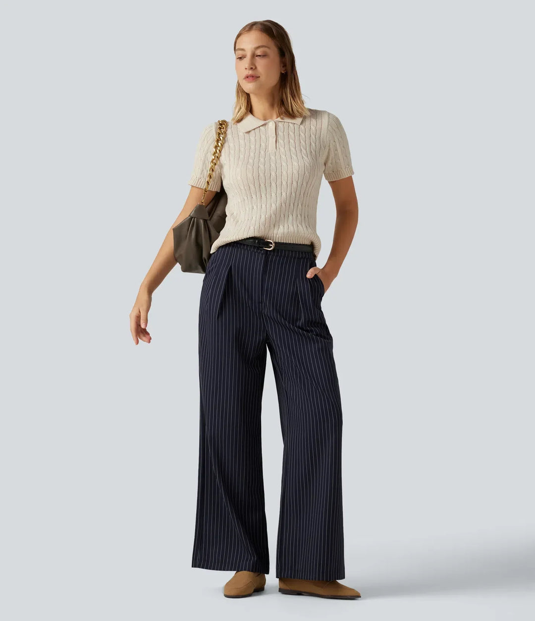 Kortärmad kabelstickad damtröja med polokrage i snyggt material