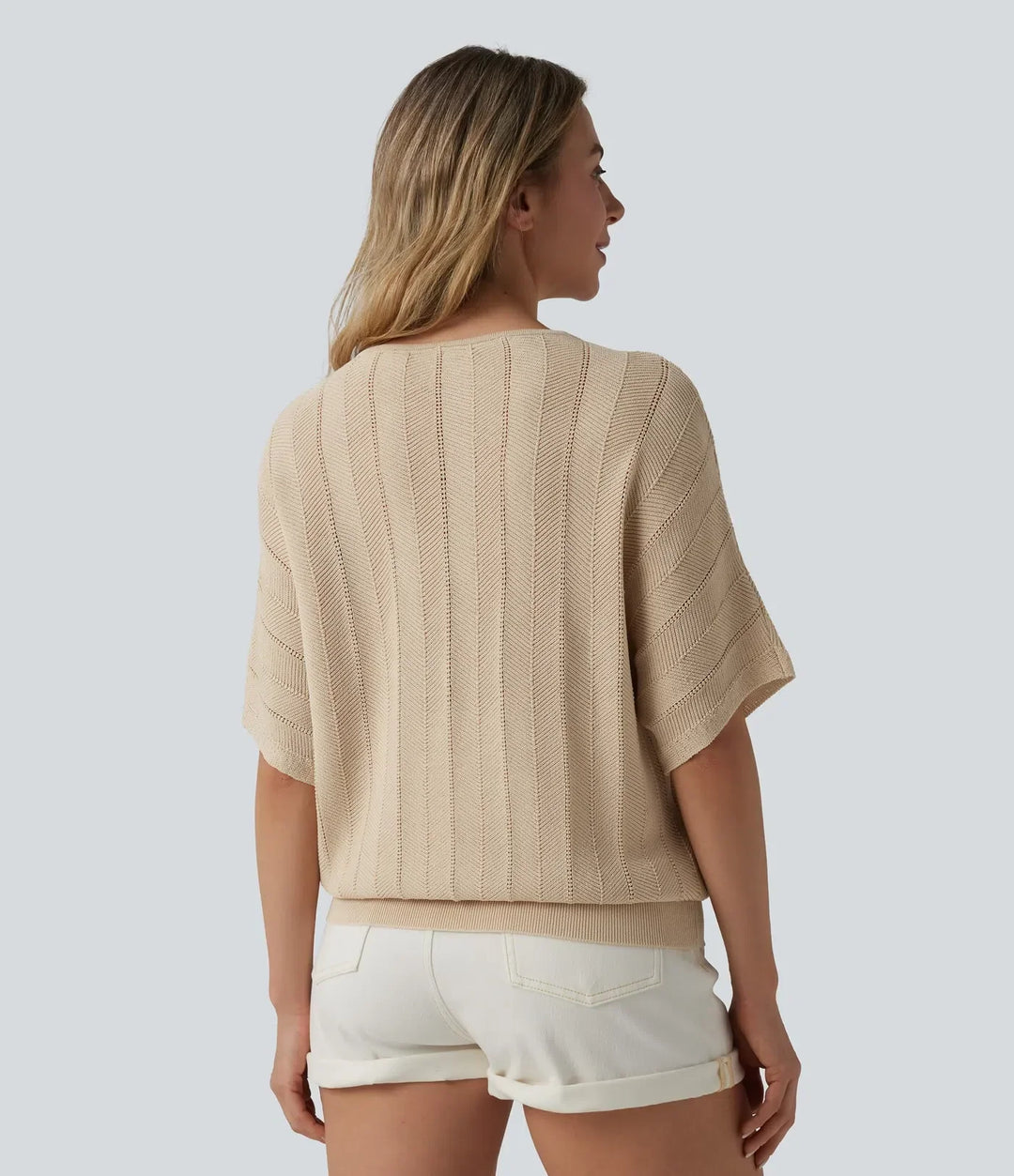 Moderna dammode-tröja i kortärmad design med V-ringning