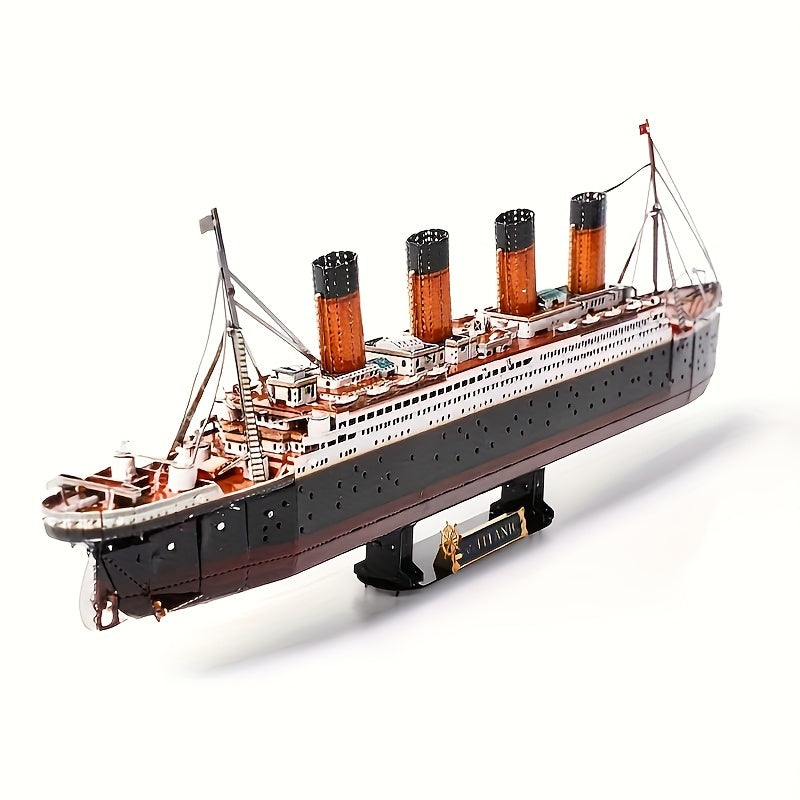 Färdigmonterad 3D metallmodell av Titanic på ställning