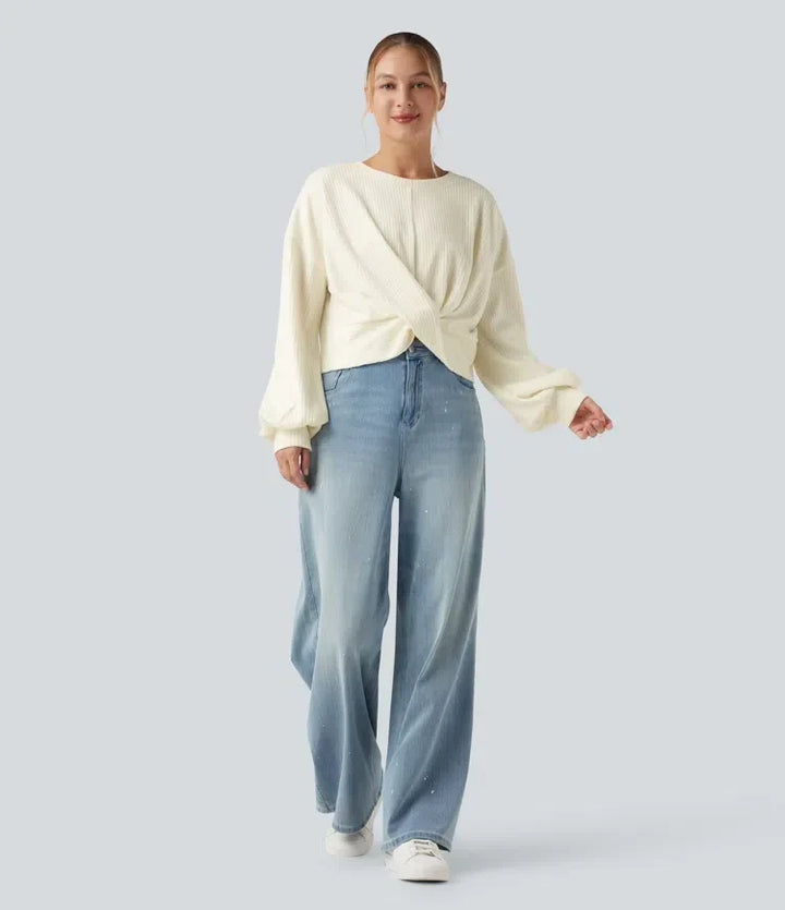 Snygg damtröja med vriden fåll för en modern vardagslook