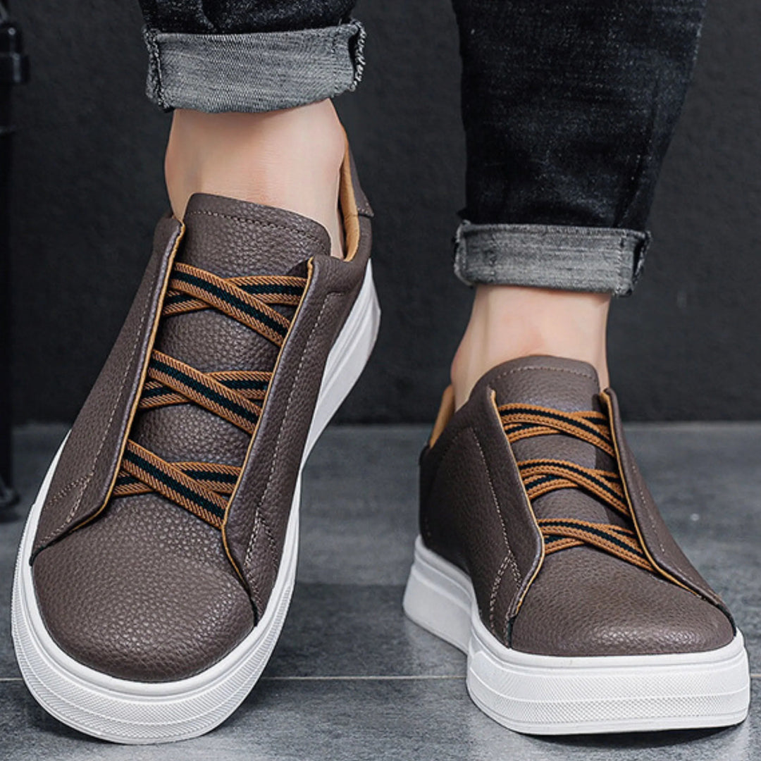 Detaljbild på sula och tyg för slip-on sneakers