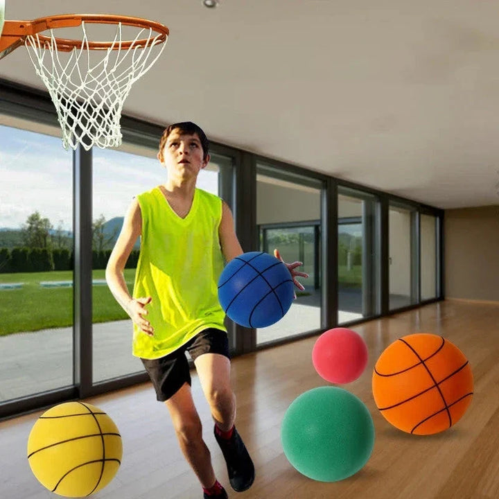 Slitstark sportartikel för basket i ett tyst material anpassat för hemmamiljö