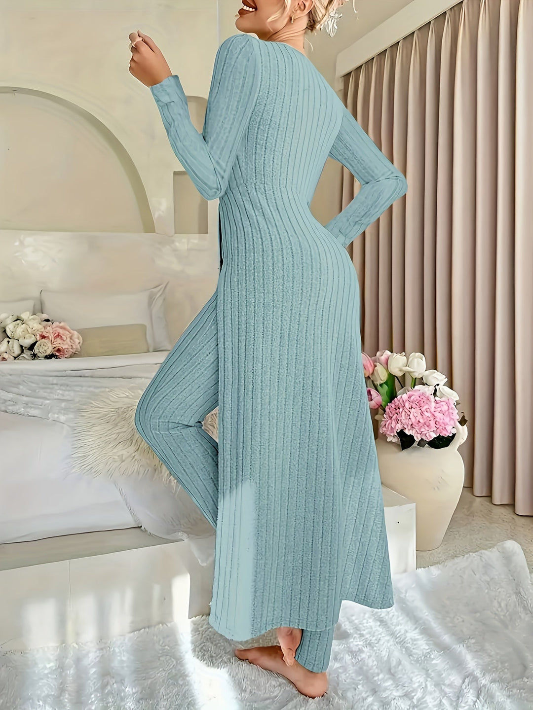 Dam loungewear set med lång tunika och vida byxor i ribbad design bakifrån