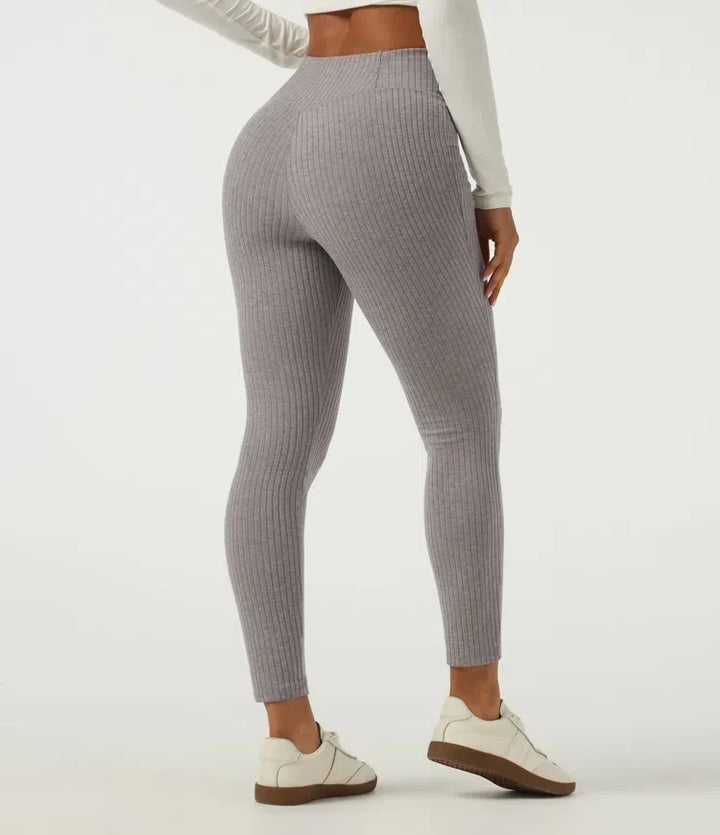 Grå ribbstickade damleggings med hög midja bakifrån