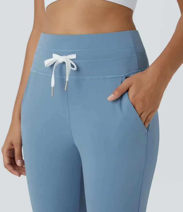Mjuk högmidjad jogger för dam i stilren design med dragsko