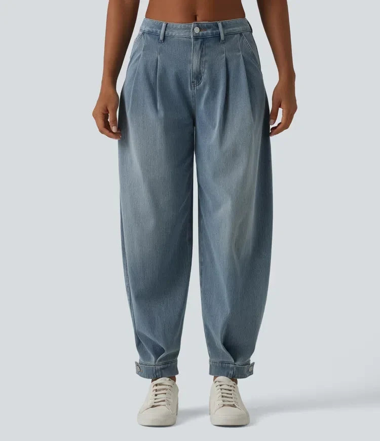 Framifrån av damjoggers i ballongmodell med medelhög midja