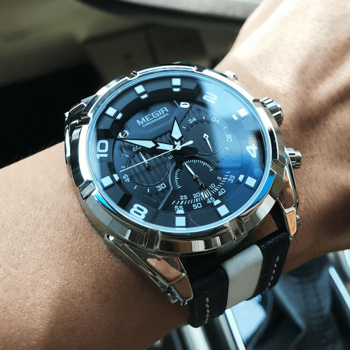 Slitstark militärklocka med läderrem