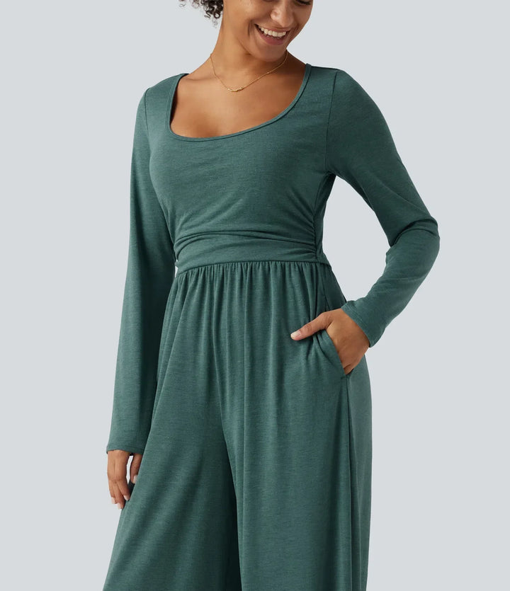 Elegant grön damjumpsuit med vida ben och bekväm passform bakifrån