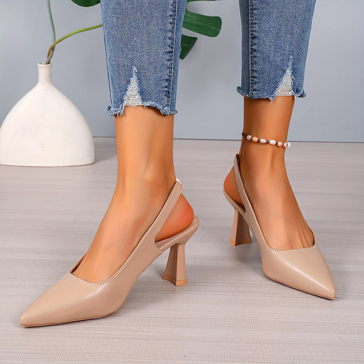 Pumps med slingback och nätt klack som passar till fest och jobb