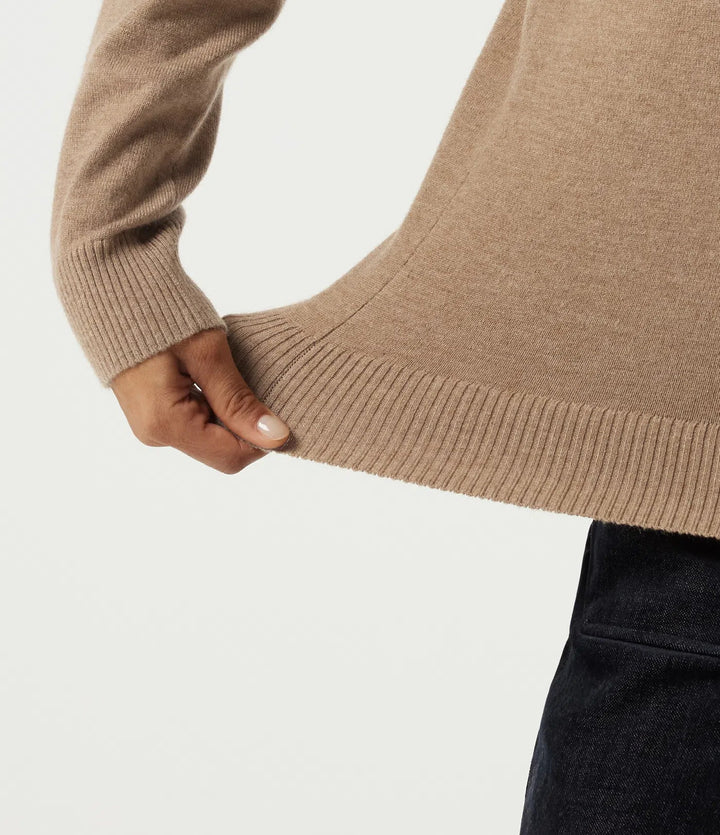 Snygg långärmad tröja för damer med rund halsringning