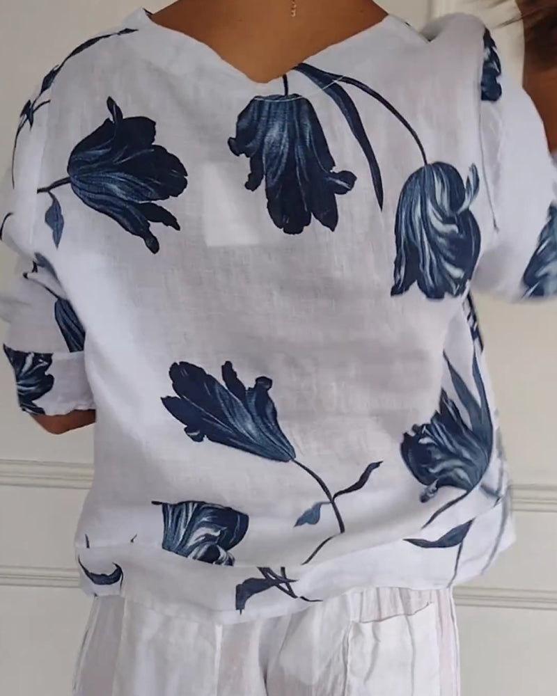 Blommig topp med knappar
