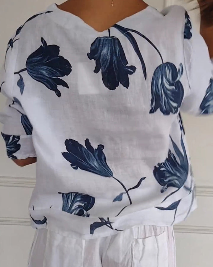 Blommig topp med knappar