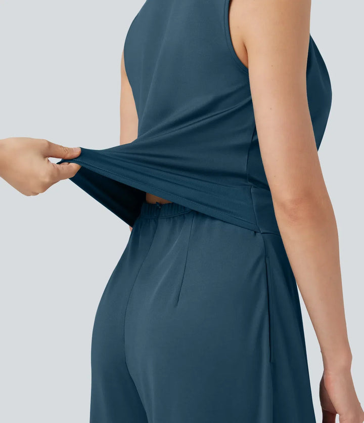 Elegant blå jumpsuit för dam med praktiska fickor och v-ringning