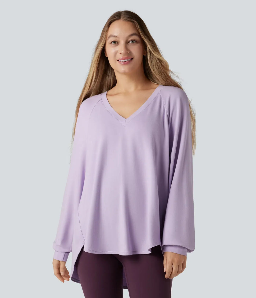 Damkläder - Framifrån av lila långärmad sweatshirt för dam
