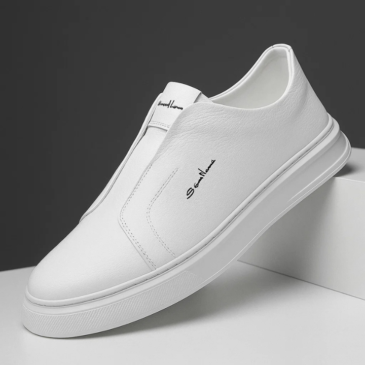 Marinblå herr sneakers med slip-on design och vit sula