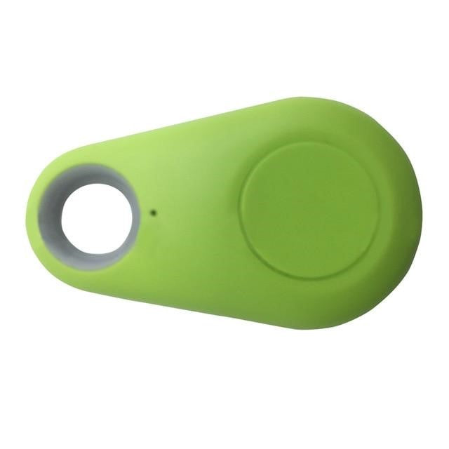 Mini GPS-enhet för husdjur som visar den kompakta storleken i handen