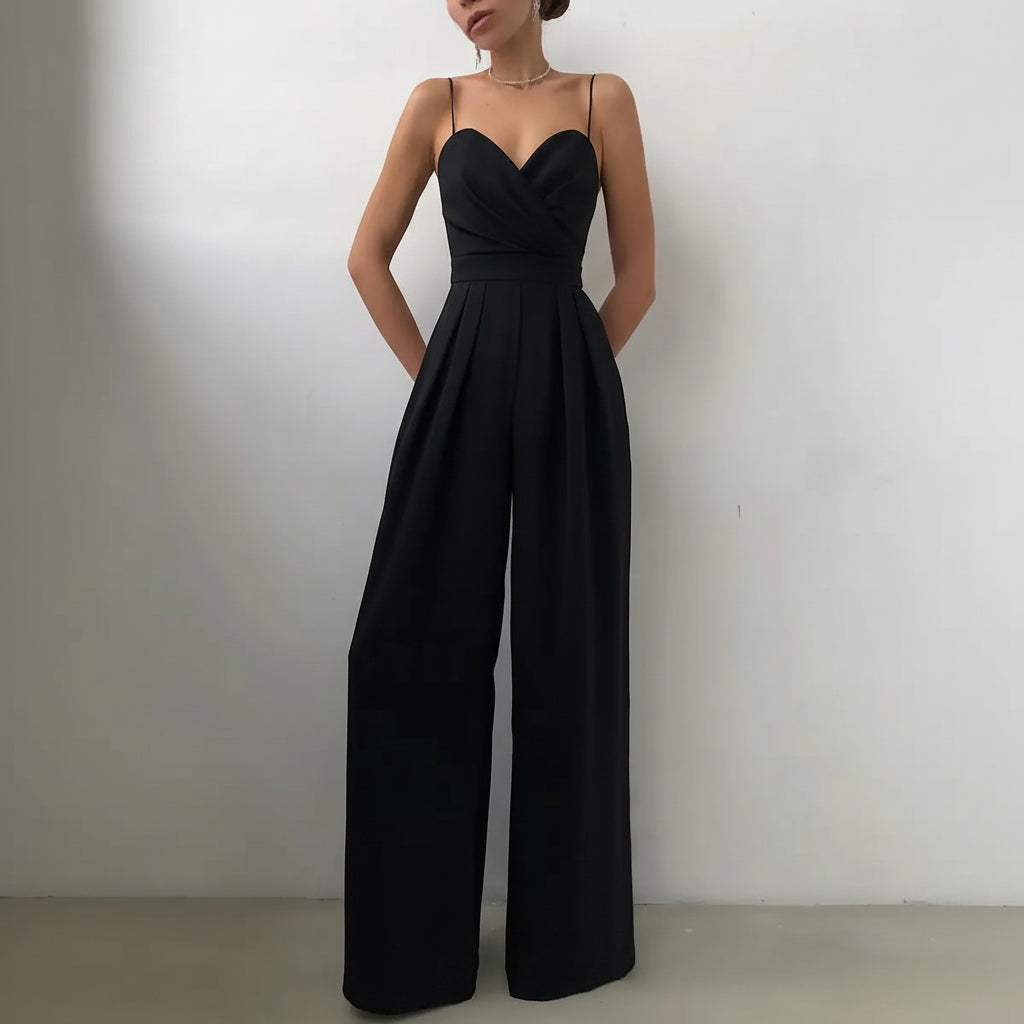 Helbild framifrån av svart ärmlös jumpsuit med vida ben