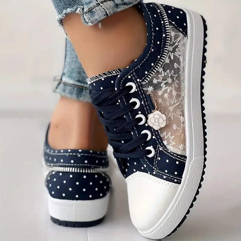 Trendiga sneakers för dam med eleganta spetsinslag
