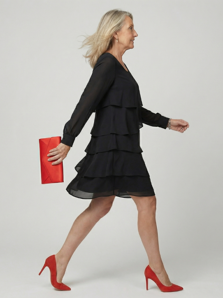Elegant festklänning i lila färg med lager-på-lager-design