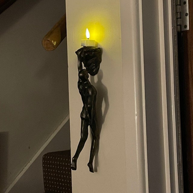 Unik klättrarskulptur i 3D som väggdekoration för modern inredning