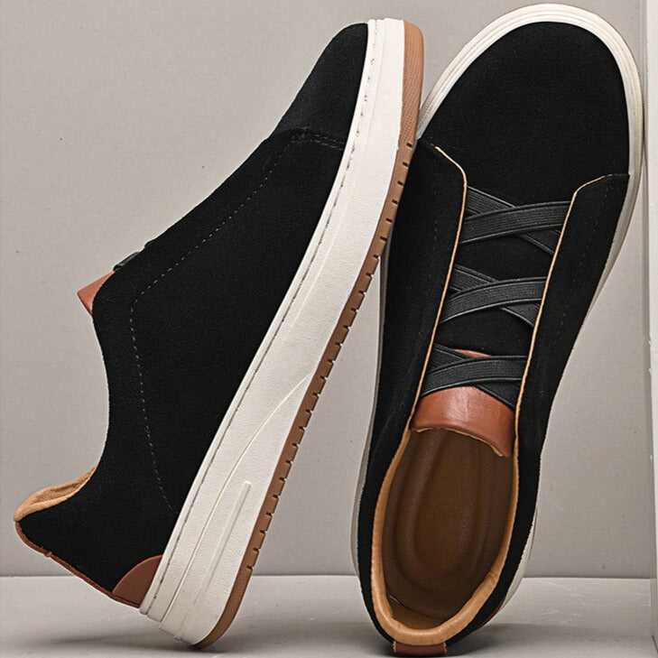 Sula och undersida på svarta slip-ons för bra grepp