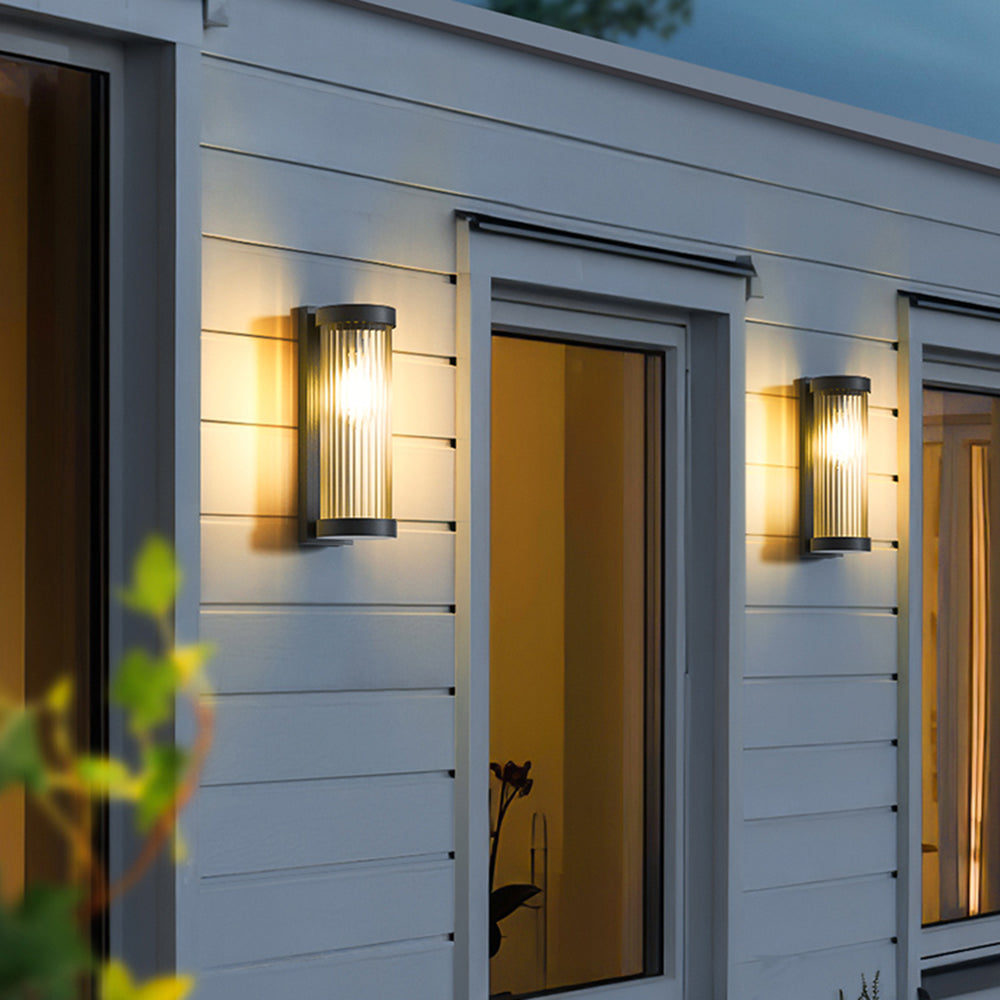 Modern vägglampa för utomhusbruk med solenergi och integrerad LED