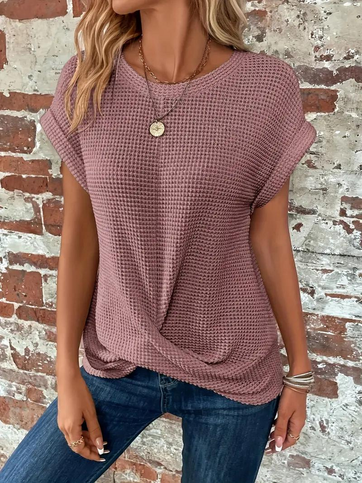 Närbild som visar materialets struktur på t-shirten