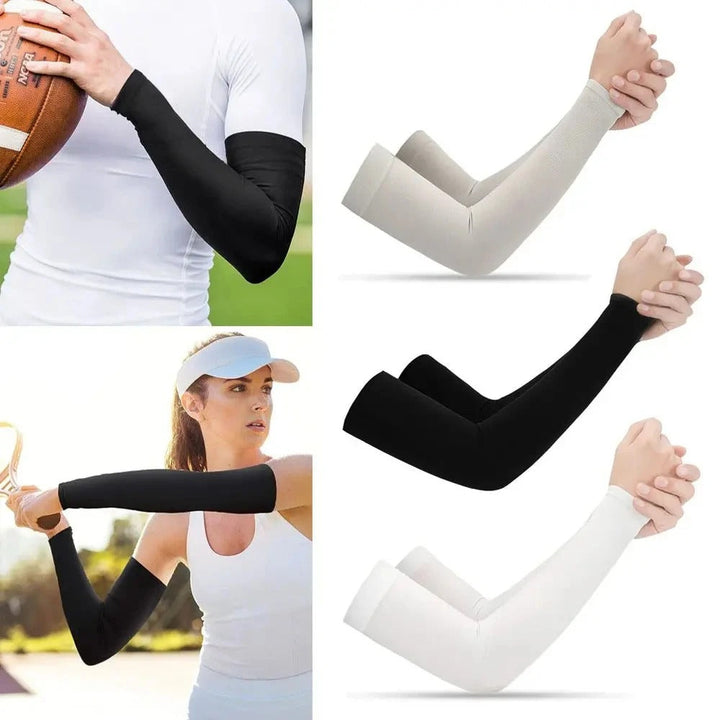 Modell som visar svarta och vita armskydd för sport