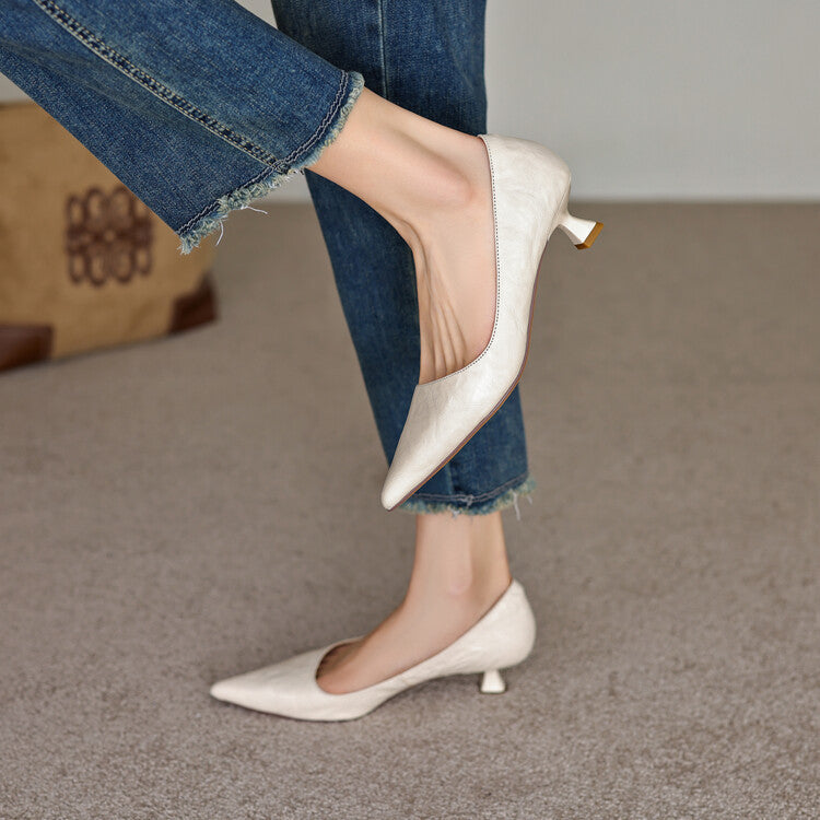 Exklusiva pumps med spetsig tå och blank yta för dam