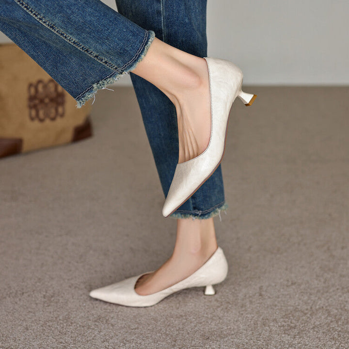 Exklusiva pumps med spetsig tå och blank yta för dam