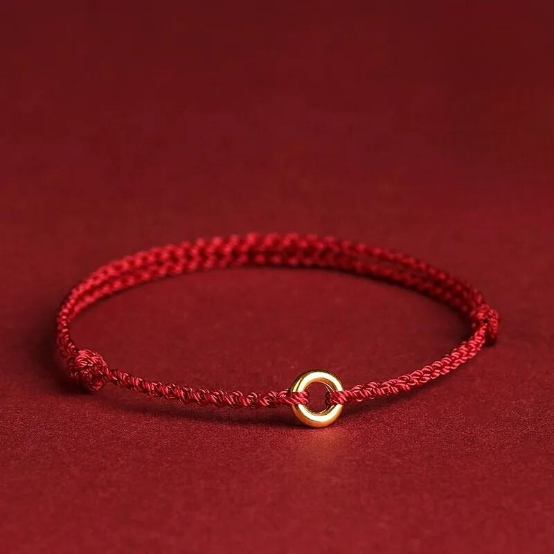 Detaljbild av ett unikt kabbalah armband med positiv energi