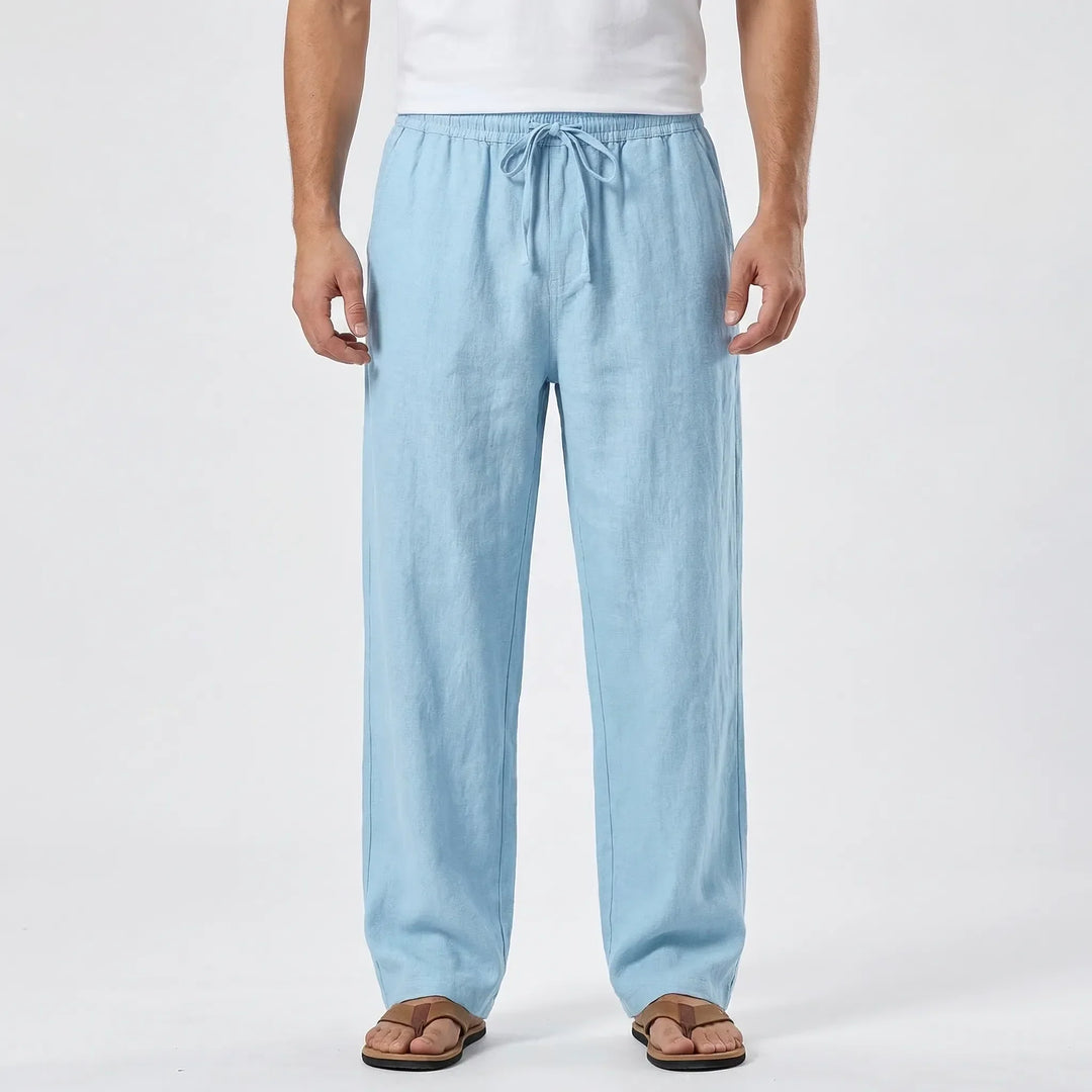 Lätta och luftiga herrtrousers i marinblå nyans, idealiska som lediga vardagsbyxor.