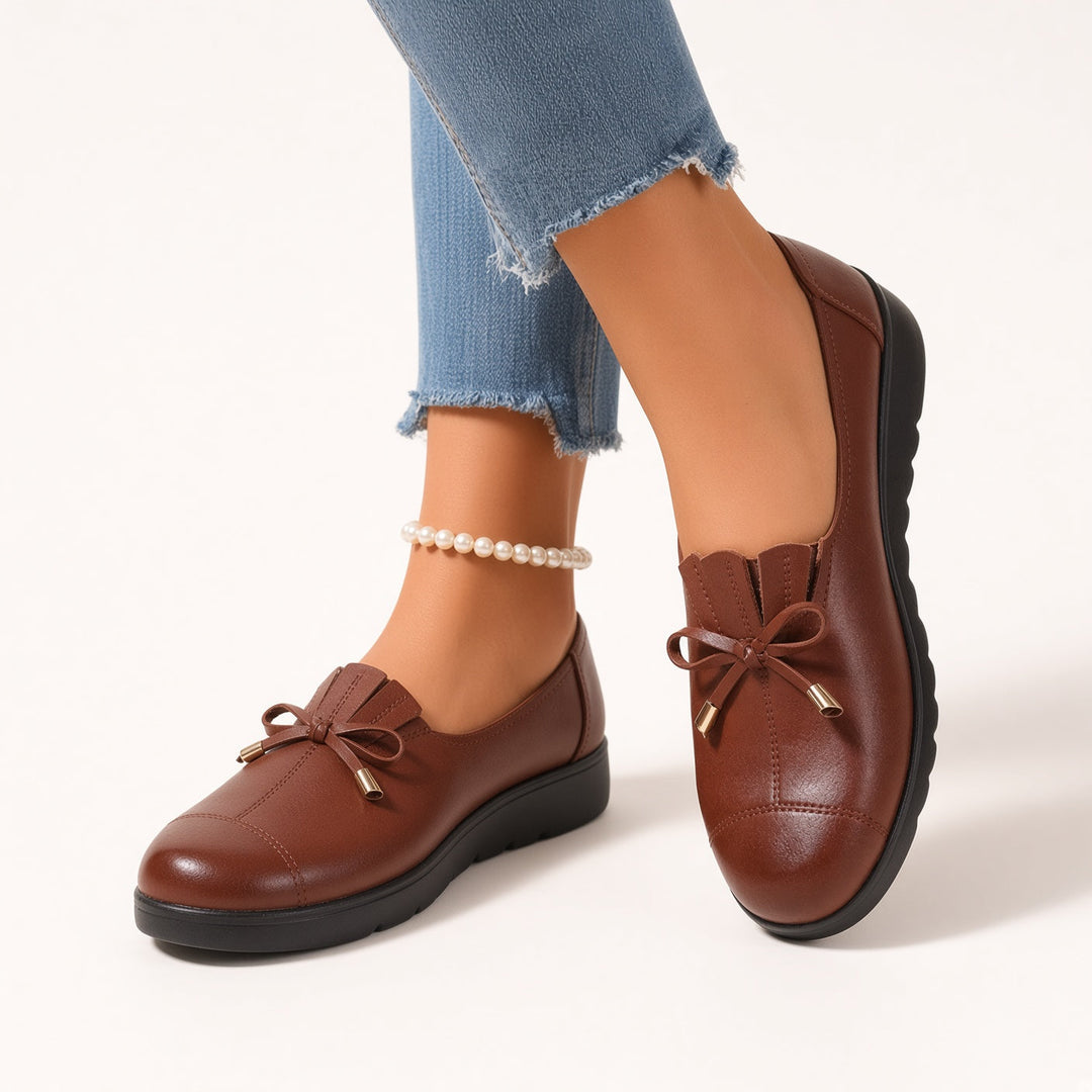 Svarta klassiska loafers för dam i stilren och bekväm modell
