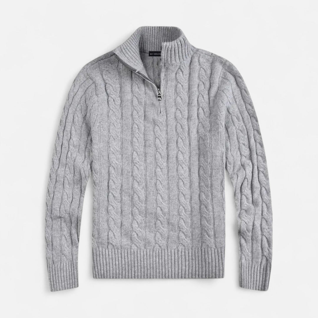 Detaljbild på stickad herrmode-tröja med hög krage och halv-zip