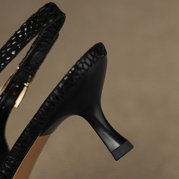 Stilrena onyxsvarta slingbacks med spetsig tå bakifrån