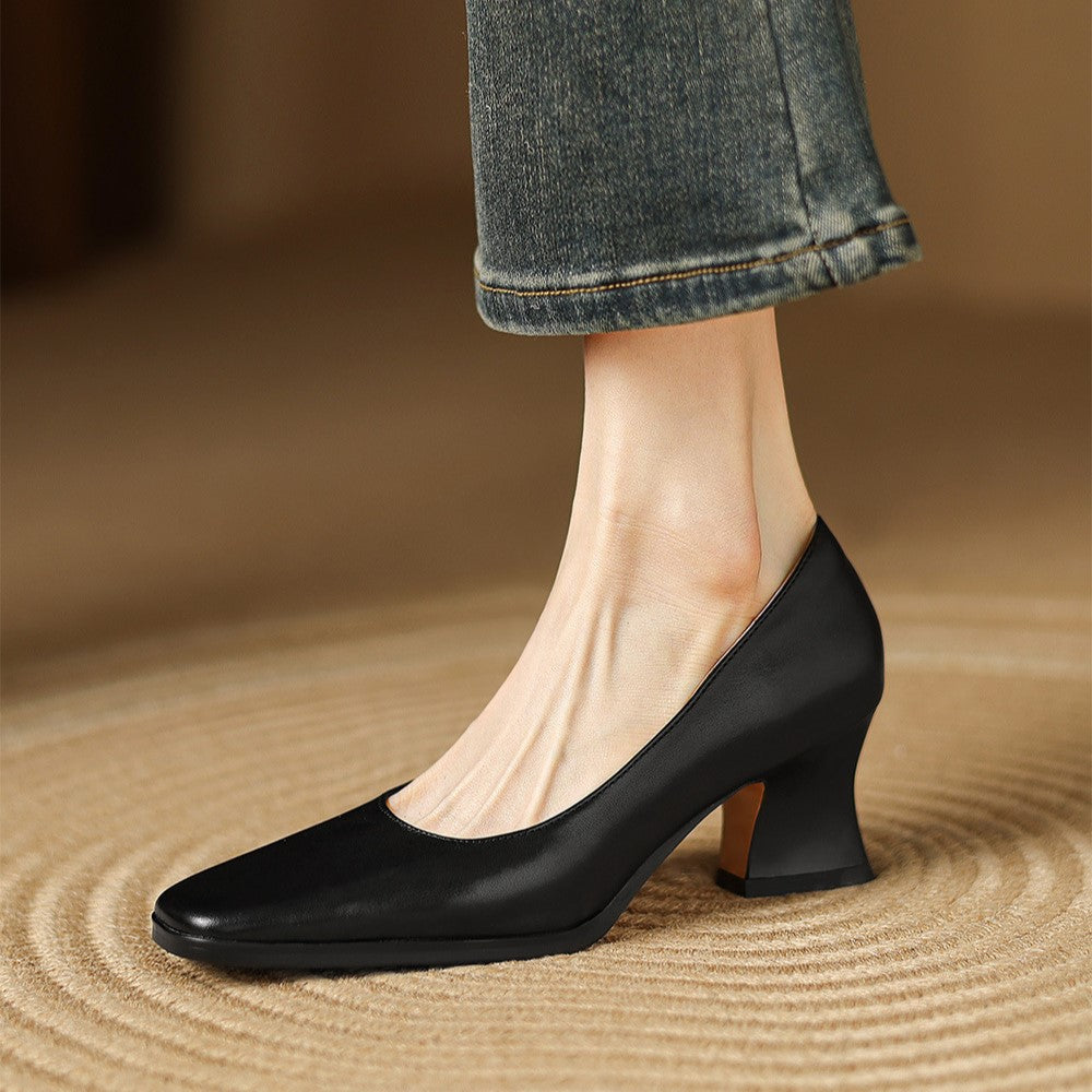Högkvalitativt material på eleganta pumps för dam