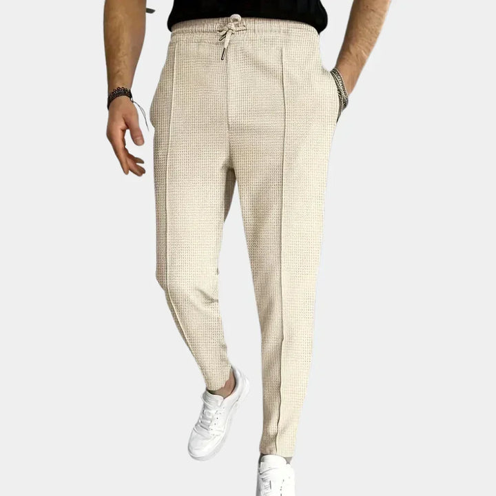 Baksida av färgglada herrshorts anpassade för strandmode och fritid