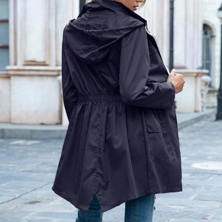 Modern trenchcoat med lång ärm och knäppning för dam
