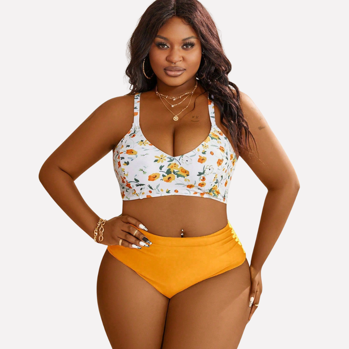Modell som visar upp det gula tvådelade bikinisetet framifrån