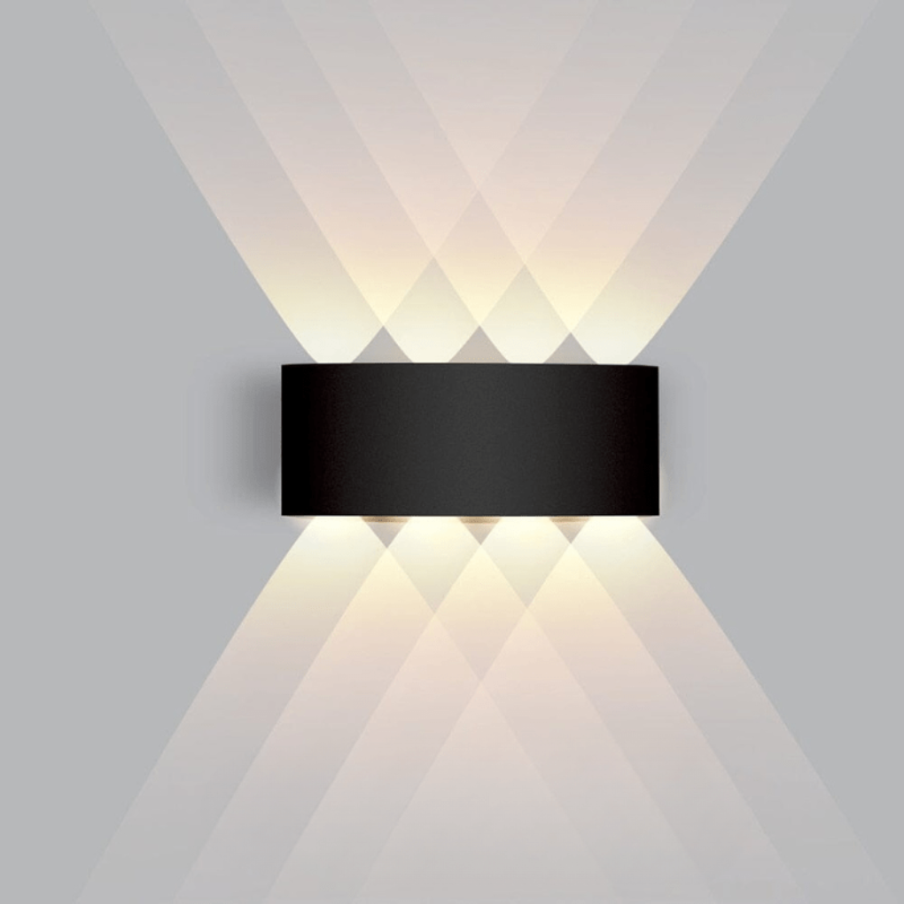 Stilenkel LED-lampa för trädgård och entré sedd från sidan med ljuskoner