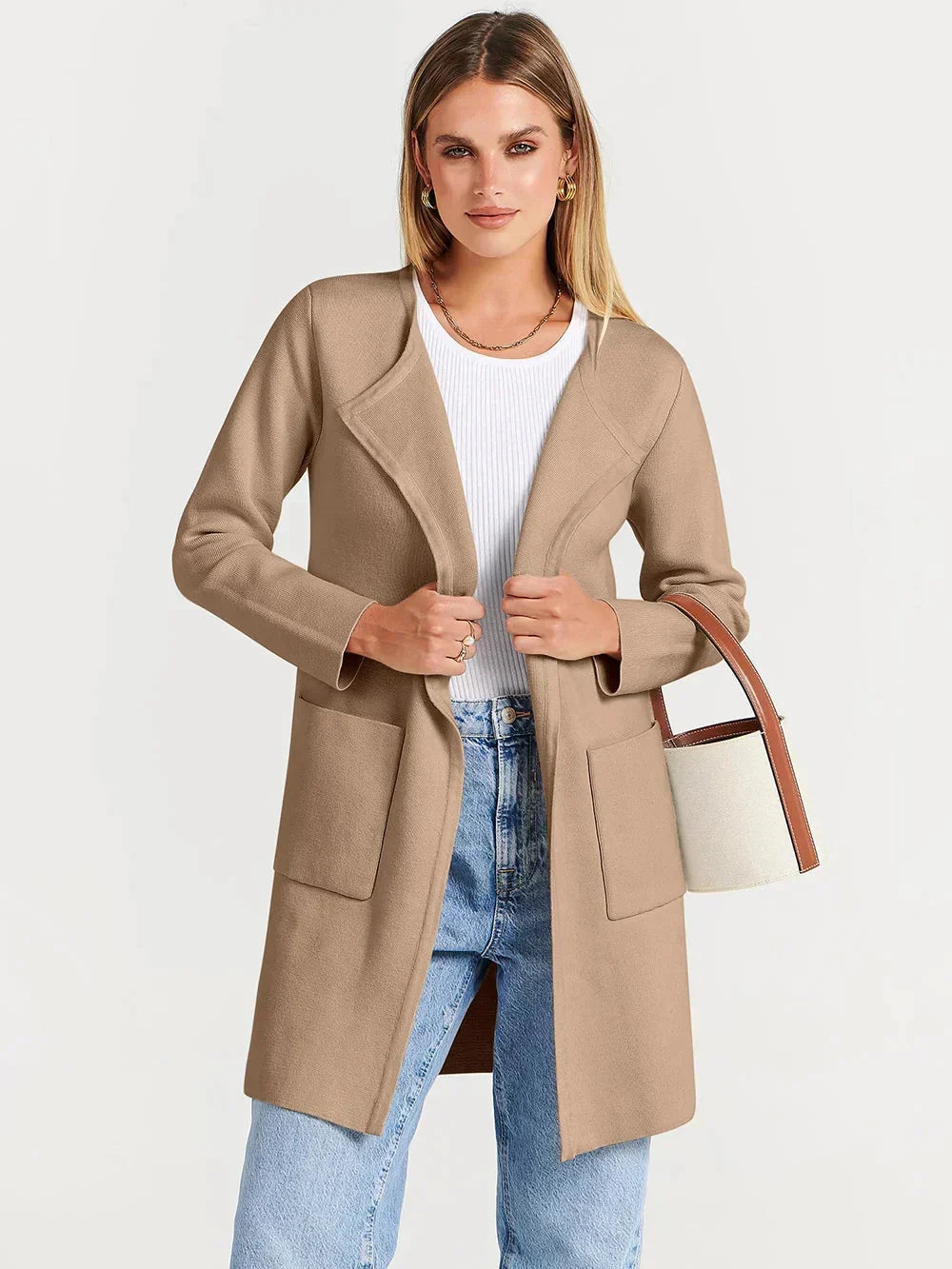 Snygga ytterkläder för dam: lång stickad cardigan med fickor