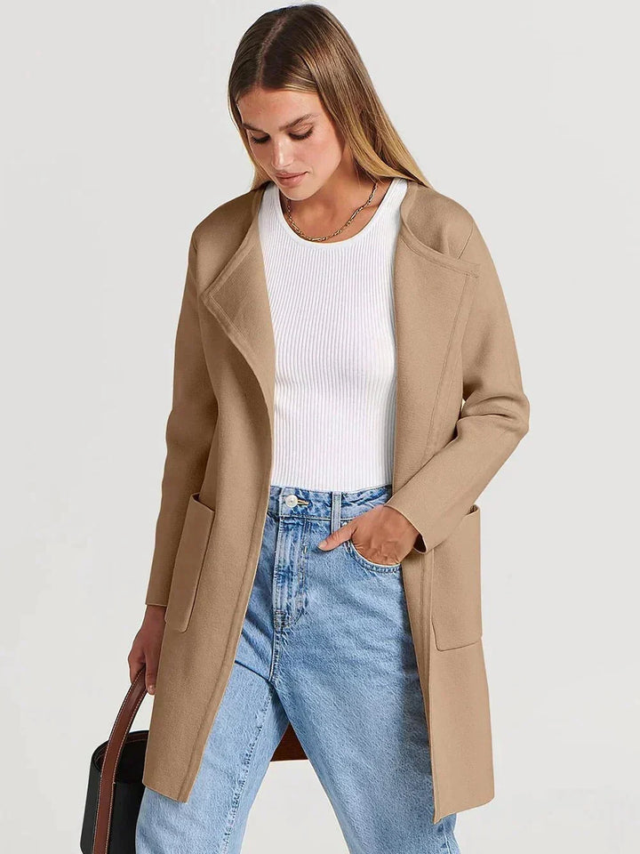 Klassisk lång cardigan för damer med praktisk och snygg design